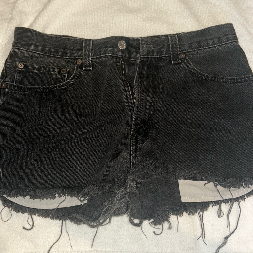 Relaxed fit black Levi shorts size 32